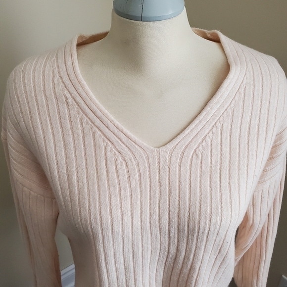 ARITZIA-WILFRED Free 100% Wool V-Neck Cream Knit Sweater Size Small - Picture 2 of 10